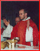 Pascal Girard lors de son ordination de pr�tre � la cath�drale de Clermont le 25 Juin 2000